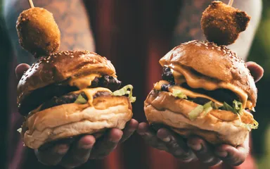 Vlees eten is vaak voor hufters in de Bijbel