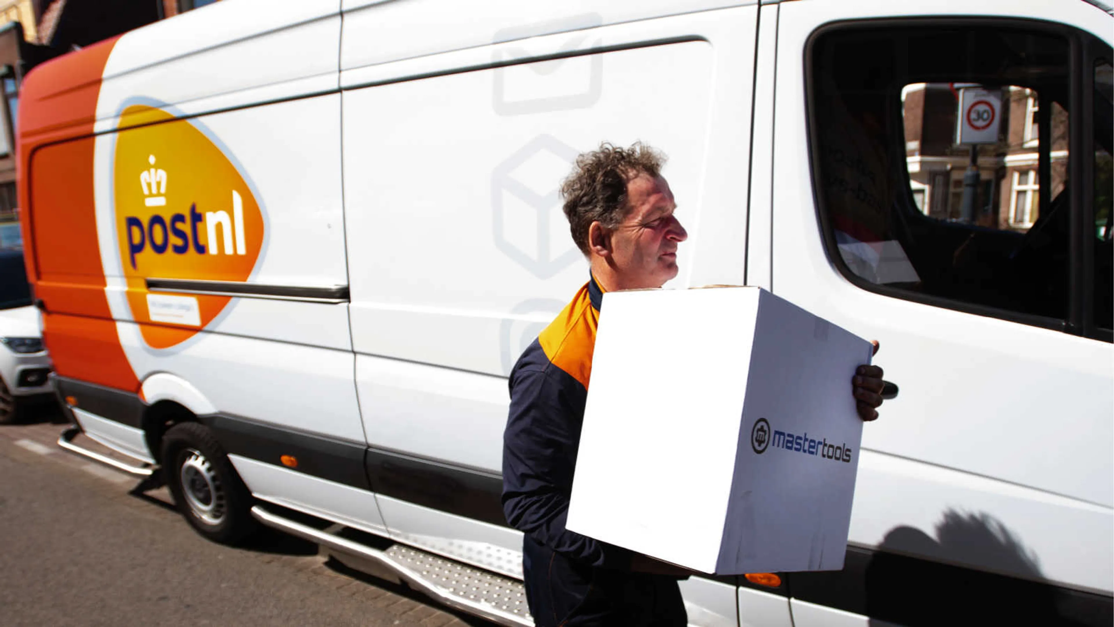 Online bestellen vs buurtwinkel: hoe duurzaam zijn al die pakketjes?