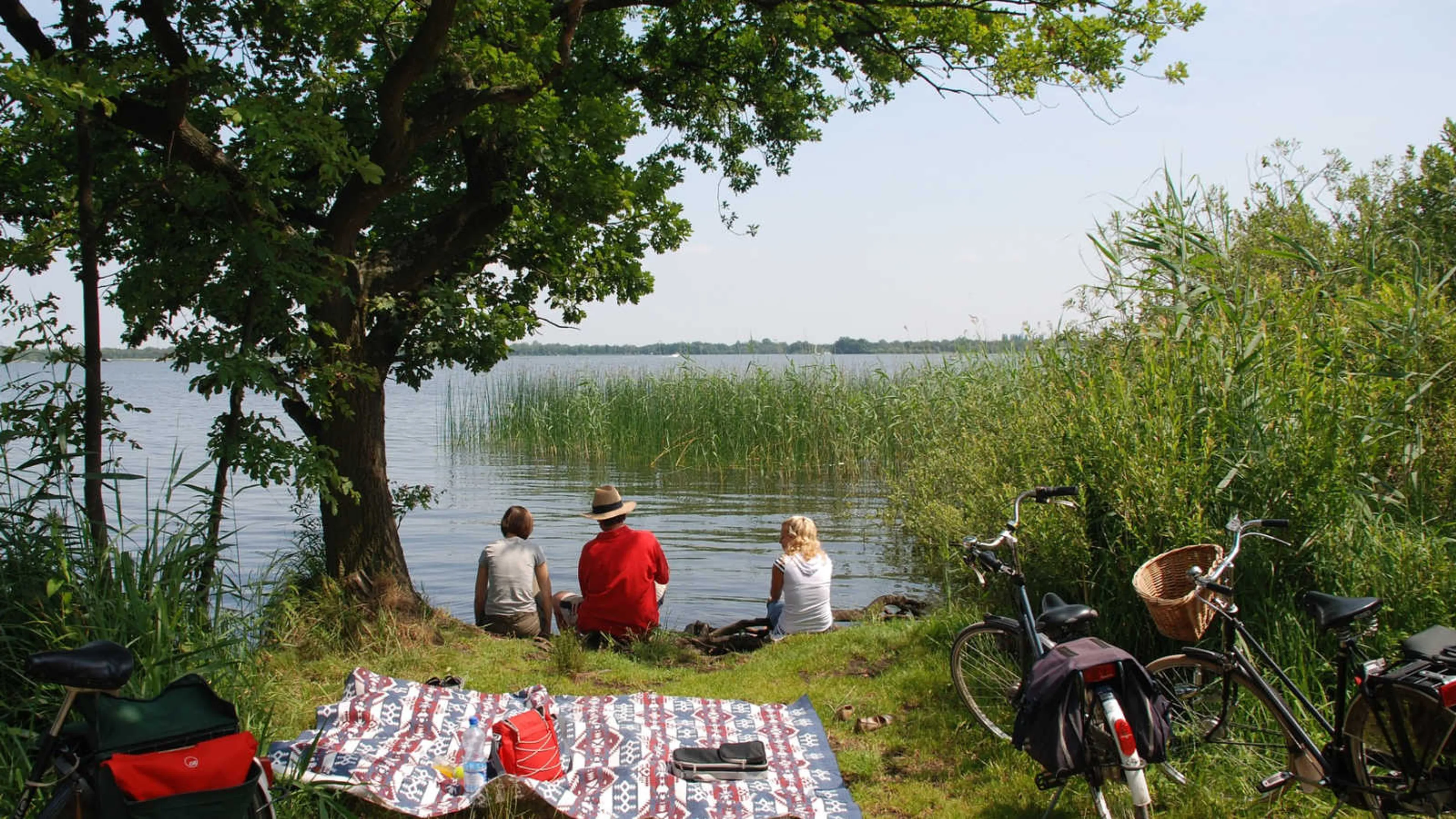 Blijf je deze zomer thuis? Lees dan deze tips voor een relaxte staycation