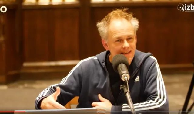 Heb jij een vraag over de kerk aan Kees van Ekris? Mail ons!.