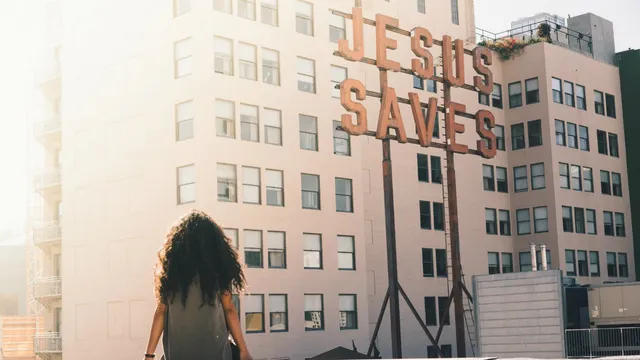 Lazarus staat op | Alleen is ook maar alleen.