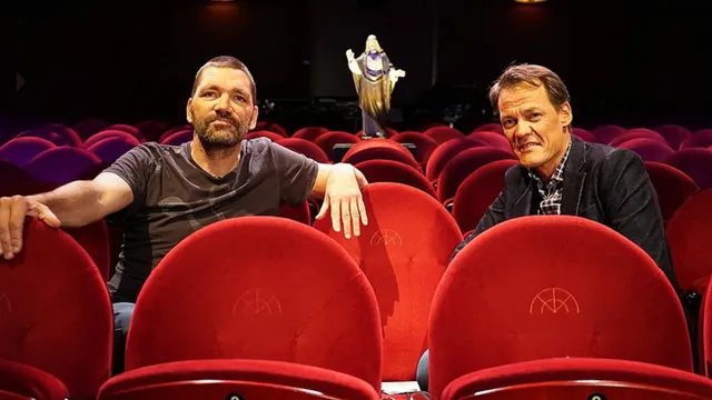 Theo Maassen: ‘Als je zo machtig bent als God, waarom laat je ons dan zo klooien’.