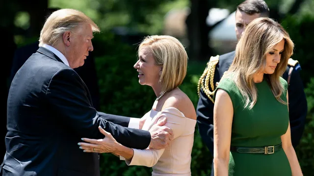 Dit is Paula White: dominee van Trump met een bizar levensverhaal.