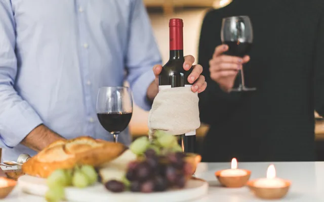 Protestantse Steef neemt z’n katholieke vriendin mee naar huis en de grappen blijven maar komen….