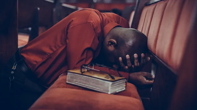 Een kapitale vergissing: God is weer 'Hij' met hoofdletter.