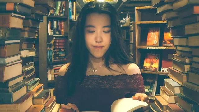 'De Bijbel is een bibliotheek met door mensen geschreven boeken'.