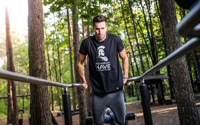 Zijn uiterlijk heeft hij mee. Maar maakt dat hem ook een goede koning?.