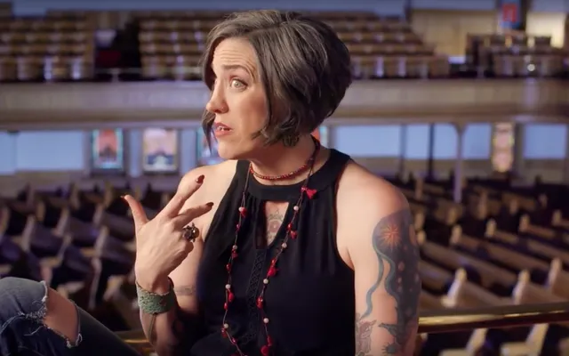 Nadia Bolz-Weber: ‘Ik ben hier om te zeggen dat Gods genade bevrijding kan brengen’.