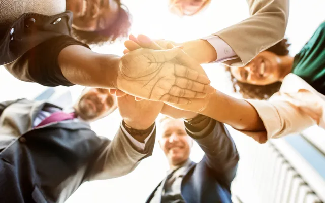 Samen geloven buiten de kerk? Hoe doe je dat dan?.