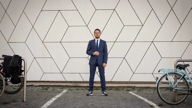 Lazarus tipt: Mounir Samuel & De Nieuwe Wereld, Almatine Leene in Ongelooflijke Podcast en kaartjes van een cent met Omapost.