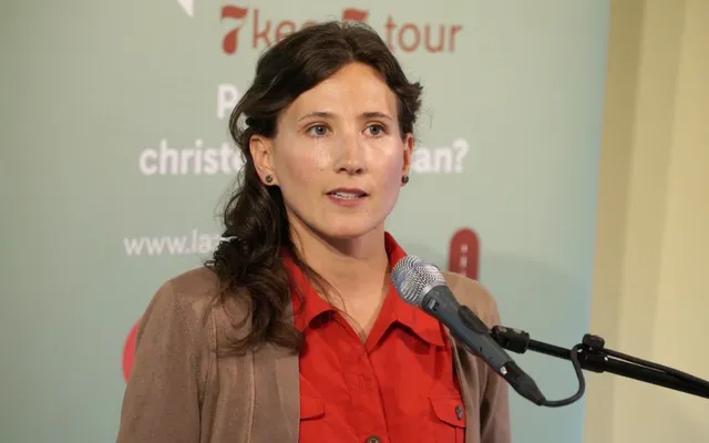 Anne-Mareike Schol-Wetter: ‘De Bijbel laat onze menselijkheid het diepst ervaren, maar kan je hier juist ook bovenuit tillen’.