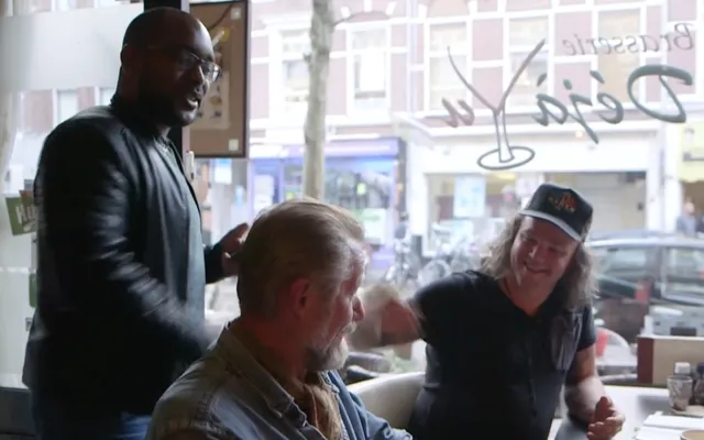 Buurtpastor Marcel staat niet op de kansel, maar gaat de buurt in #rentapriest.