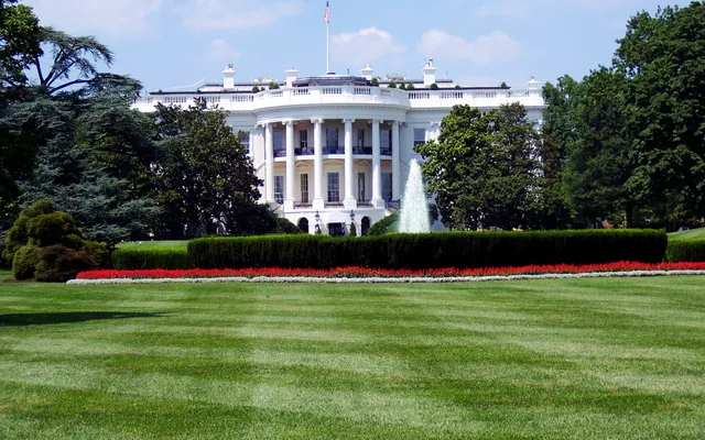 ‘Het Witte Huis: het witgekalkte graf van de evangelische moraal’.