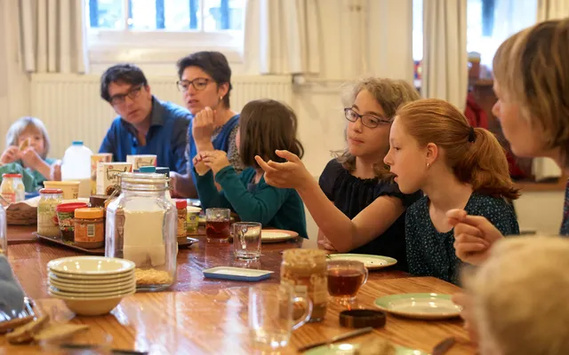 Rosaliene woont met haar gezin op de Wallen.